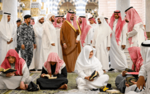 أمير المدينة المنورة يشيد بدور حلقات المسجد النبوي في تعليم القرآن والسنة