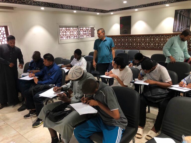 مدرسة الإمام الطيب لحفظ القرآن تعقد الاختبارات الشهرية للوافدين 